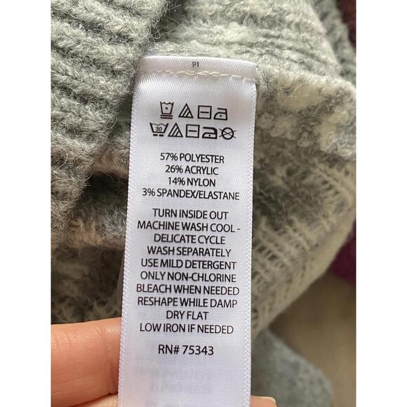 Cupcakes and Cashmere Fair Isle Snowflake Turtleneck Sweater Women S Gray White - Picture 9 of 9